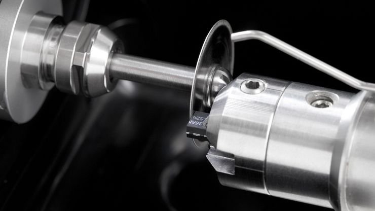 Hard sample cross-sectioning using flat sample holder and diamond disc saw with 30µm grain size.