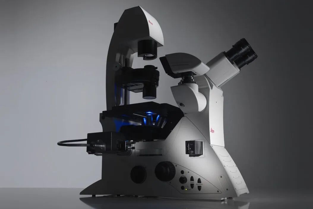 Shown is the DMi8 inverted microscope which is used for life-science research. Research-microscope-Leica-DMi8_01.jpg