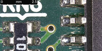 表面反射的眩光会妨碍 PCB 检测。此处使用 DVM6 数码显微镜仅通过环形光照明检测 PCB 区域