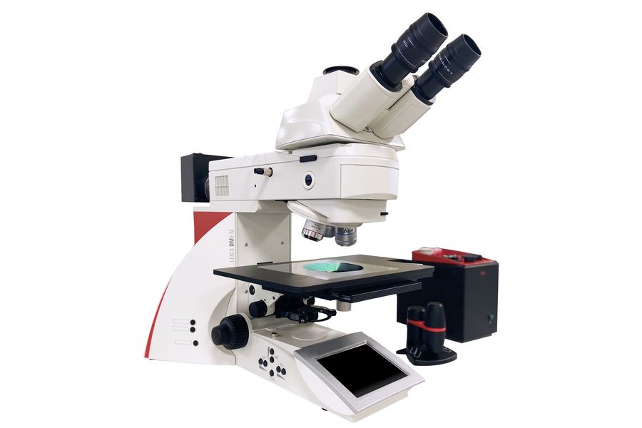 Example of wafer inspection with a DM6 M microscope which has a 6-inch-wafer stage installed.
