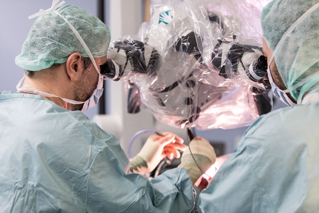 OR picture in neurosurgery. OR_picture_in_neurosurgery_Prof._Schmidt_Hambourg.jpg