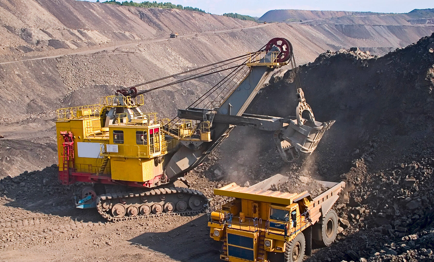 Foto de uma operação de mineração.