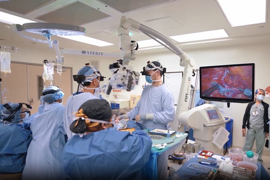 The ENT/ORL surgical team led by Dr. Huang working together in the OR with enhanced collaboration. This benefit is possible with the shared view provided by the MyVeo surgical visualization headset and Evolved ARveo 8 digital visualization microscope.
