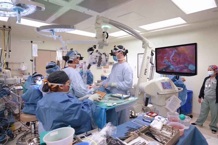The ENT/ORL surgical team led by Dr. Huang working together in the OR with enhanced collaboration. This benefit is possible with the shared view provided by the MyVeo surgical visualization headset and Evolved ARveo 8 digital visualization microscope.