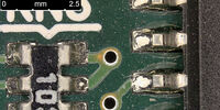 PCB 基板表面的眩光明显减少。使用 DVM6 通过环形照明和匀光器检测相同的 PCB 区域