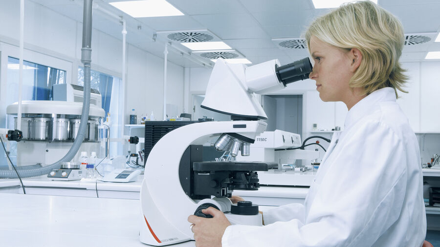 Operators can work with a comfortable posture when using ergonomically designed microscopes.