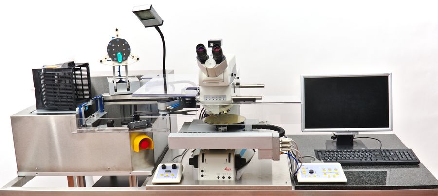 The MIL8000 wafer autoloader and macro inspection station working with a DM8000 microscope. 