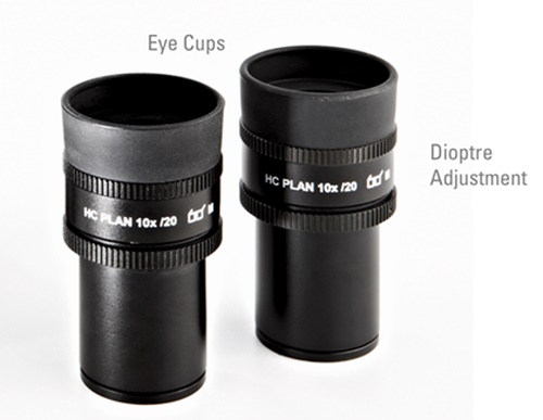 [Translate to chinese:] Most eyepieces have removable or bendable eye cups to block out some of the ambient light. Moreover they will force the users into the optimal distance to the eyepiece. Thus users wearing glasses should take off the eye cups. With the help of the dioptre adjustment the eyepieces can be customized to the users’ dioptre.